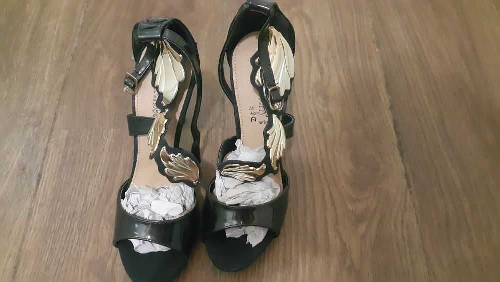 Дамски сандали нови