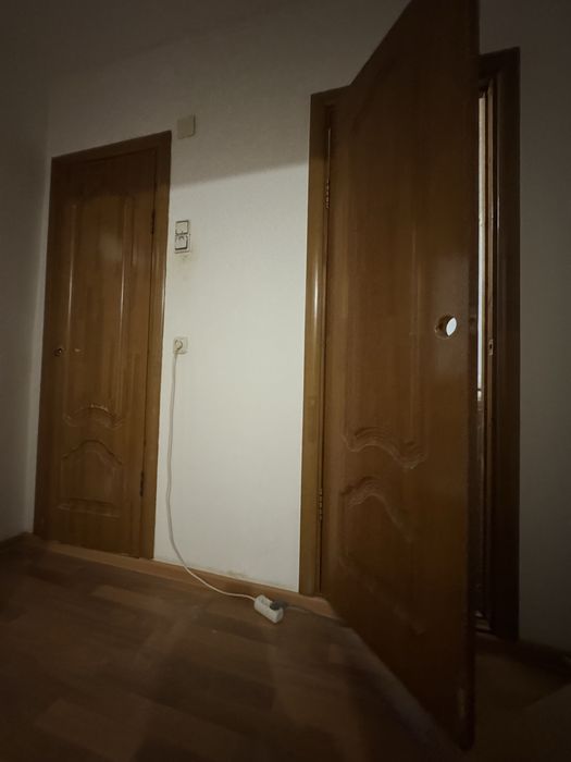 Отдам двери деревянные, б/у