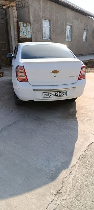 Jiguli 2106 sotiladi