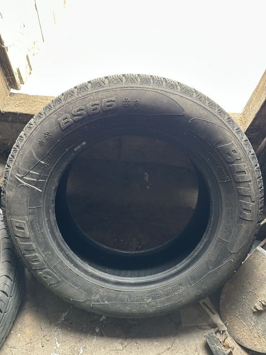 Зимние шины почти новые 2шт