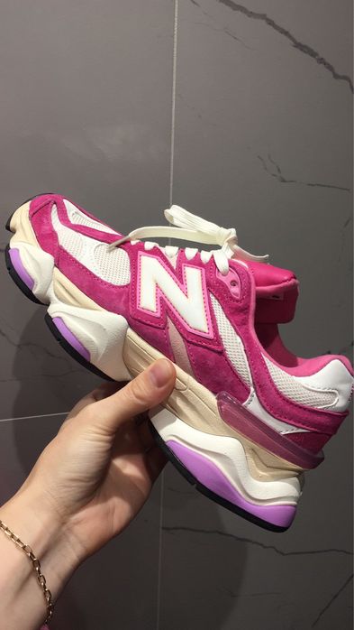 Adidasi New Balance 9060