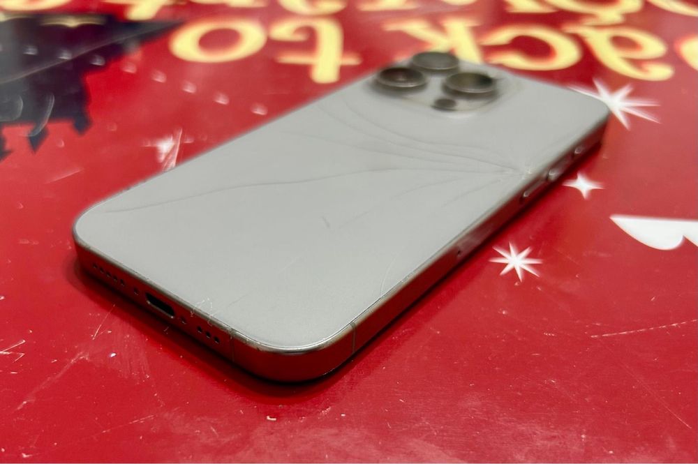 Apple iphone 15 Pro 87% baterie