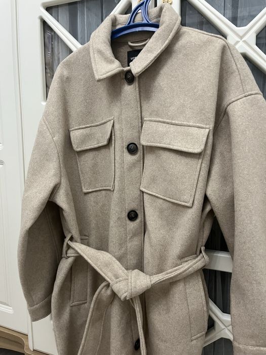 Продам бежевое пальто