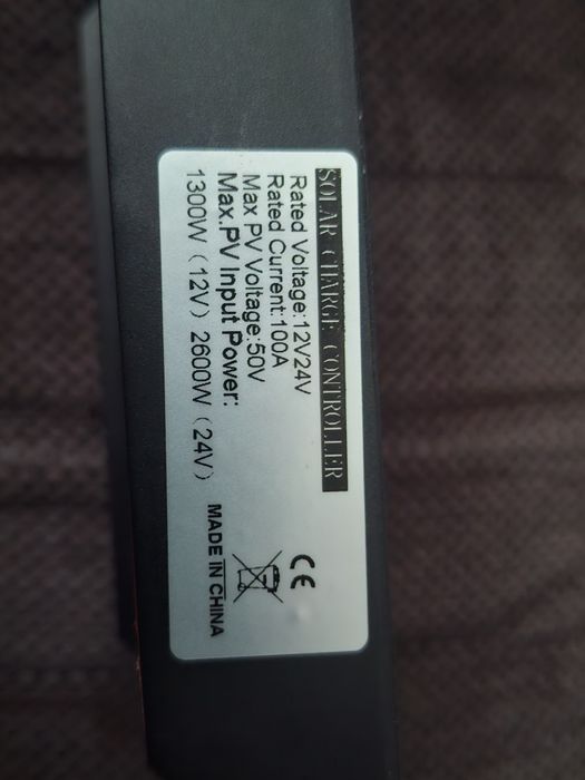 Соларен контролер за зареждане 12V/24V 100A с USB