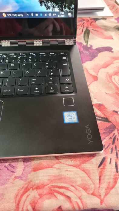 Страхотен лаптоп LENOVO YOGA 910-13IKB цена 330евро