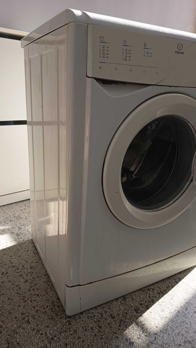 Продавам пералня INDESIT