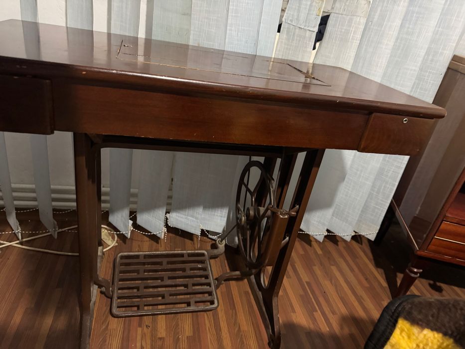 mașina de cusut retro Ileana Cugir 1963