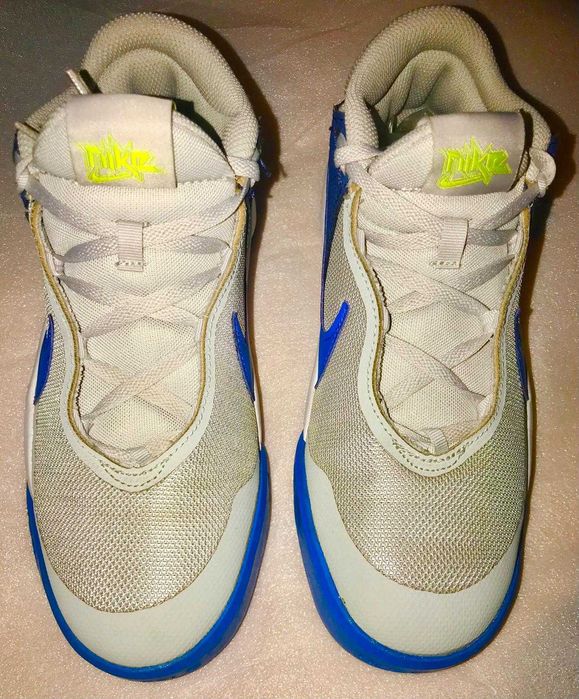 Nike, Pantofi cu insertii de piele Team Hustle D10, Gri, 38,5