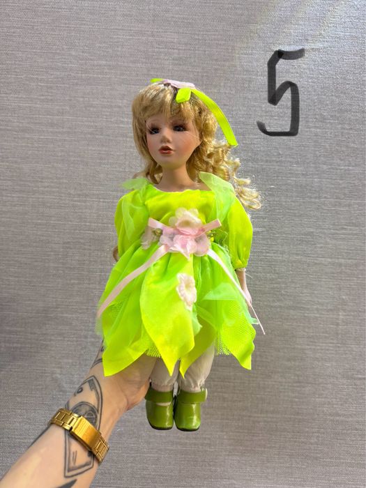 Продам кукол фарфор