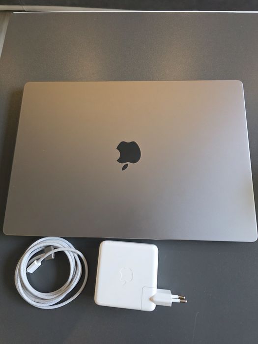 Apple MacBook Pro 16"  M2 32GB RAM 512GB