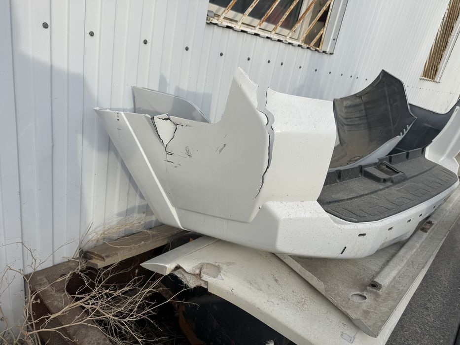 Задний бампер 4Runner б/у оригинал