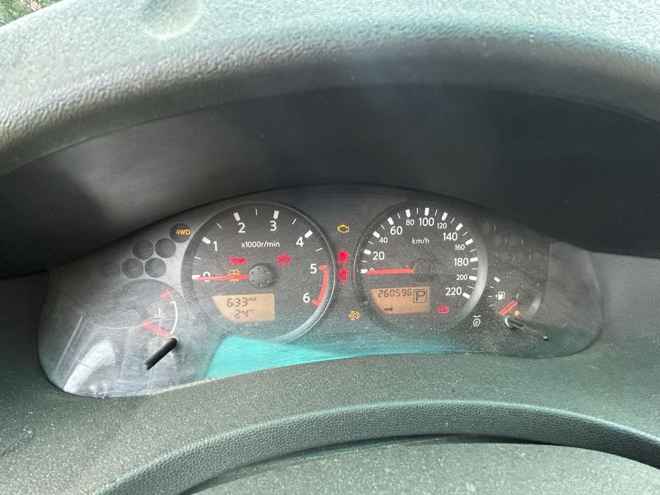 Vând Navara 2.5 diesel D40