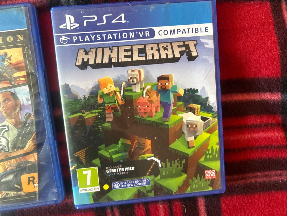 PS4 с два джойстика и шест игри