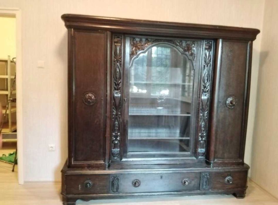 Старинен шкаф от 1920 г.