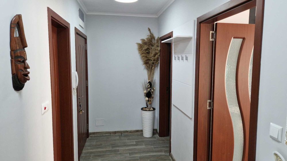 Дава се под наем Тристаен апартамент в Бургас, Център - 100 кв.м за 765 € - Снимка #6