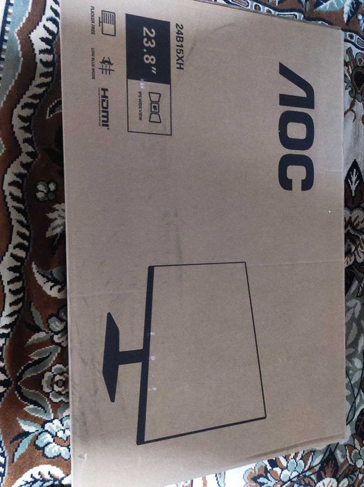 Компьютер с монитором и сабвуфером.