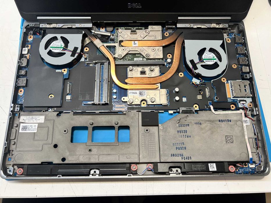 Dell Precision 7520 15.6" IPS FHD i7-7820HQ 32GB 510GB M1200/->Отлични