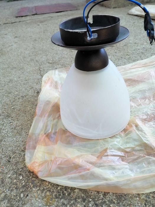 Продавам лампа за окачване на таван