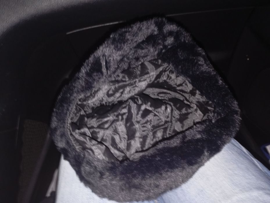 Красива стилна Дамска Винтидж шапка мека и пухкава