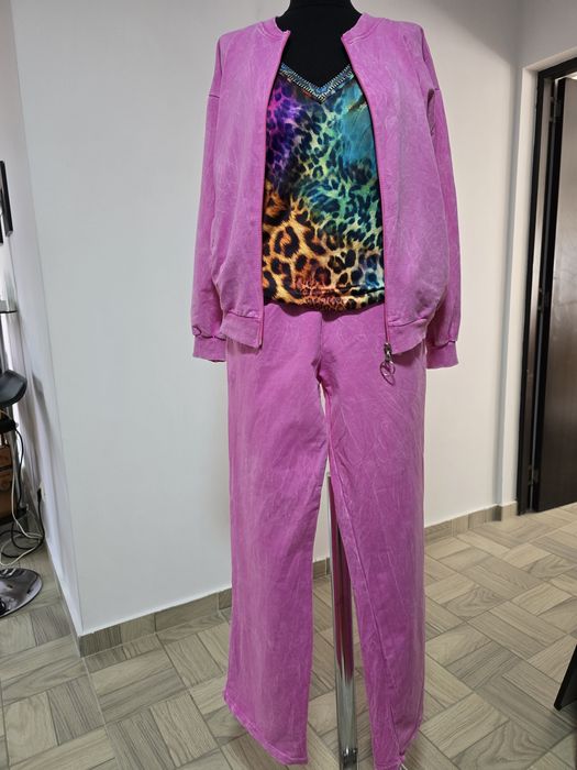 Trening dama roz fucsia, model cu pantaloni drepti, buzunare laterale