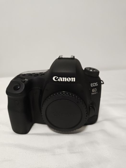 Canon EOS 6D Mark II + Blitz extern
