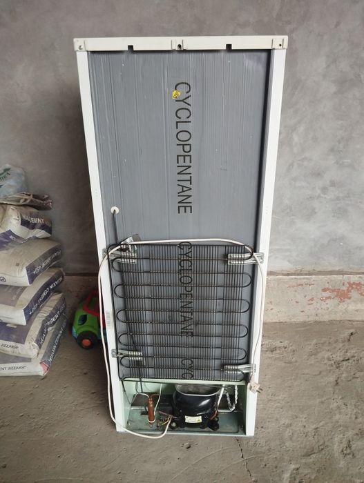 Холодильник сотилади