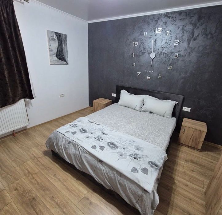 Închiriez studio