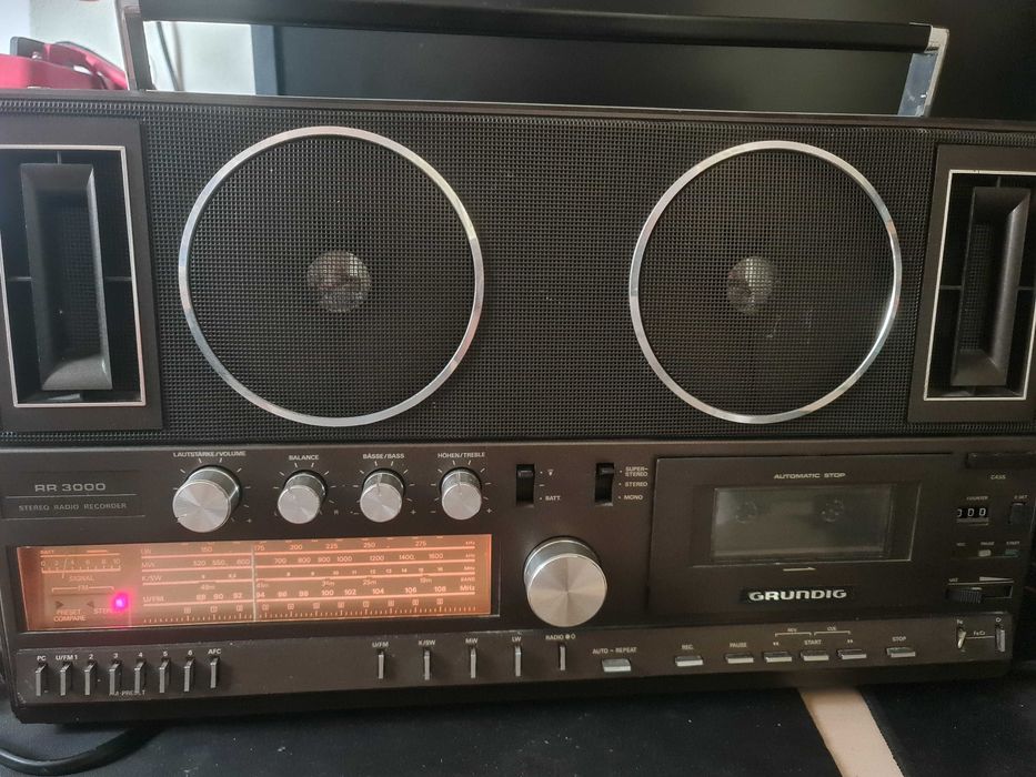 Radiocasetofon Grundig RR 3000 pentru piese sau reconditionat