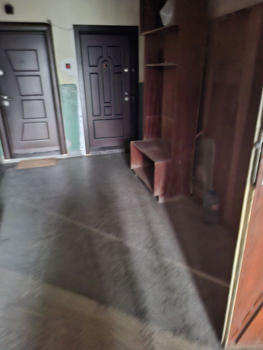 Продавам тристаен апартамент до Мед институт,ТЕЦ,ет2