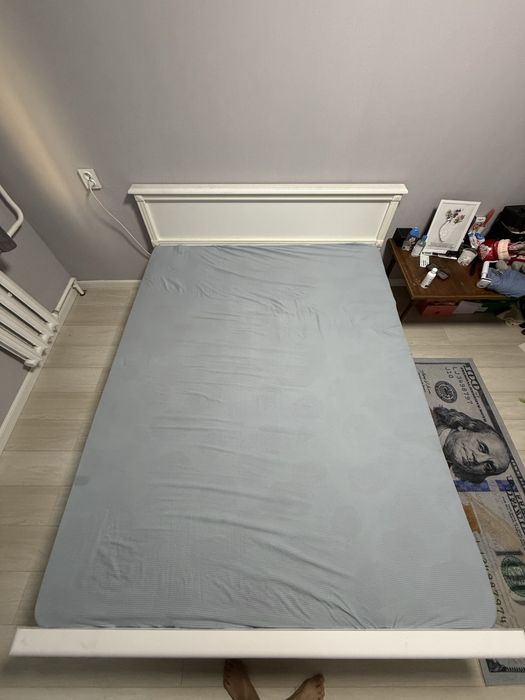 Продам кровать с матрасом