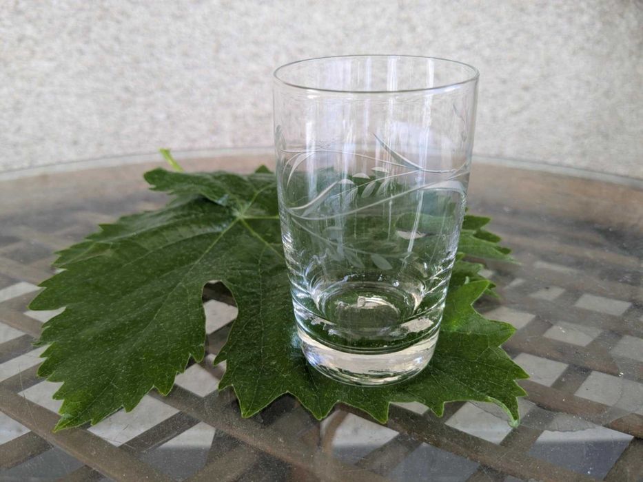 стъклени нови чаши