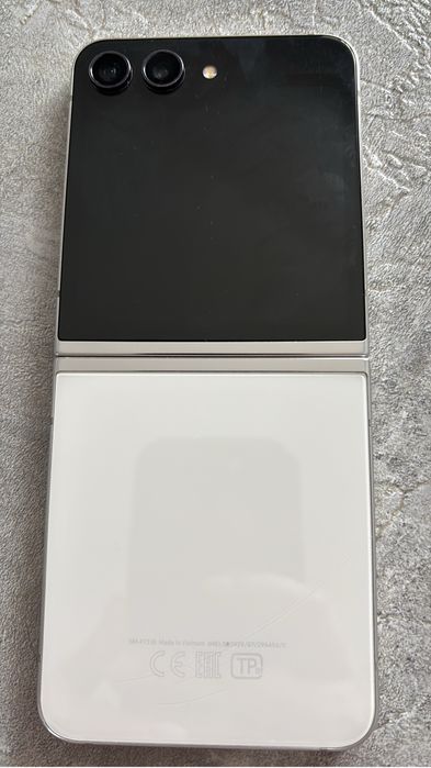 Продам телефон Flip 5 Z Galaxy