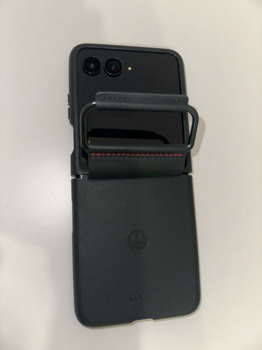 Motorola Razr 50 Ultra 512GB / 16GB RAM - Ca nou (11 cicluri baterie)