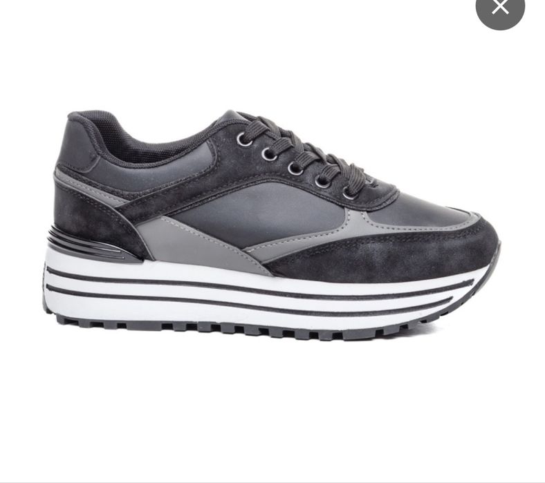 Леки и удобни обувки Valentino