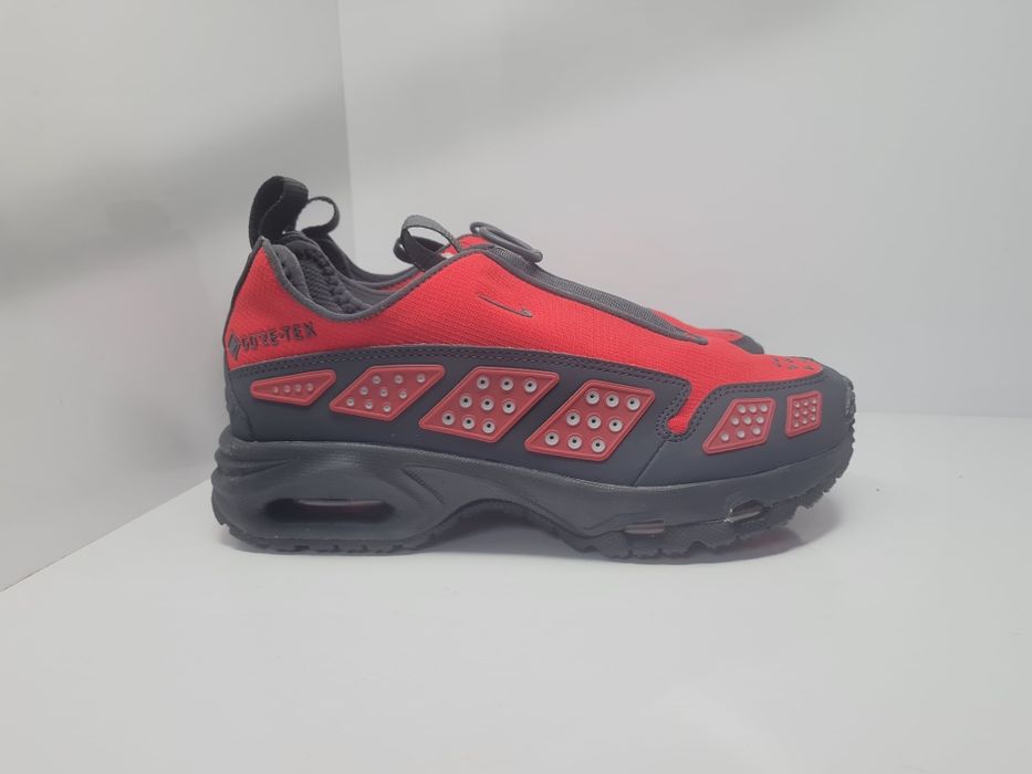Маратонки Nike Air Max SNDR Gore tex 

Чисто нови с кутия.

Размер 36.5 стелка 23 см.
Размер 37.5 стелка 23.5 см.

Цена 65 евро.