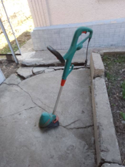 Продам триммер бош в отличном состоянии