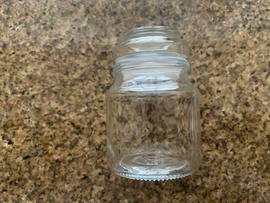 Чисто нови стъклени бурканчета
