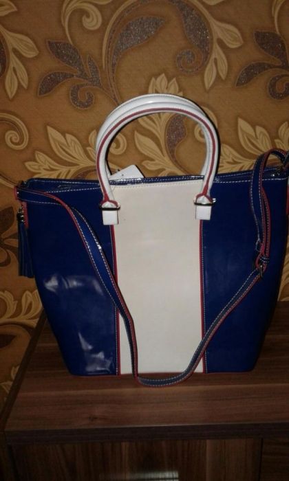 Женская новая лакированная сумка