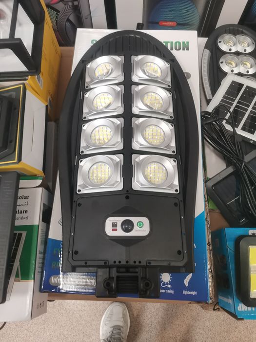 Lămpi solare cu leduri albe