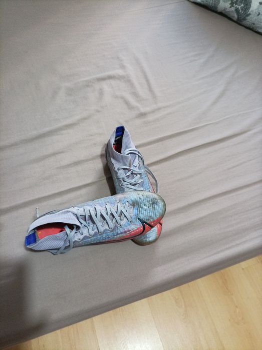 Обувки бутонки за футбол