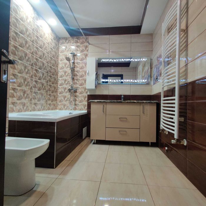 Vand apartament 3 camere