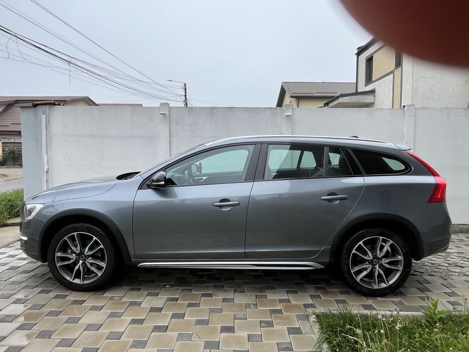 Vand sau schimb Volvo V60 Cross Country