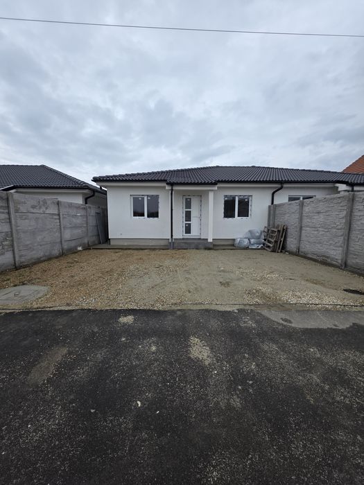 Proprietar vând casa la cheie  in Nojorid