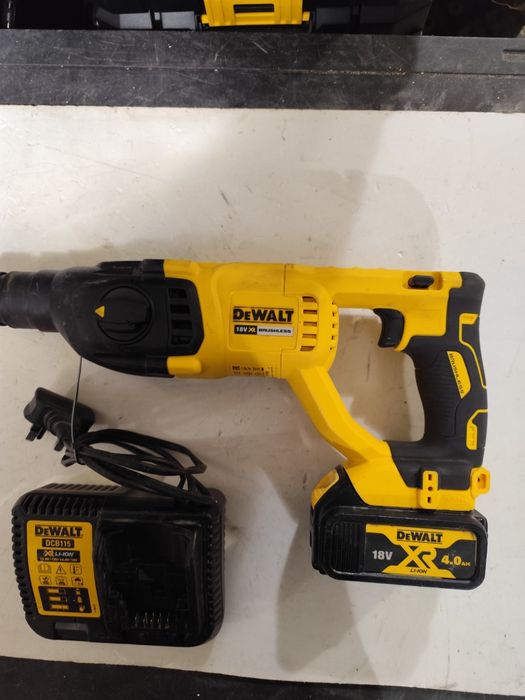 Безчетков акумулаторен перфоратор къртач Девалт DeWALT комплект