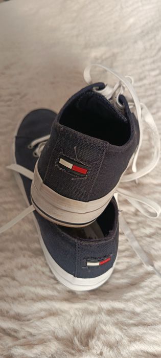 Vand bascheti Tommy Hilfiger, marimea 37,culoare bleumaren.