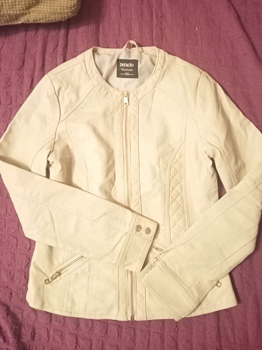 Куртка женская .