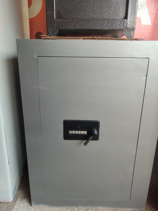 Сейф огнеупорный