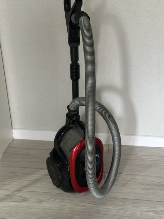 Продам синтезатор, пылесос, батарея