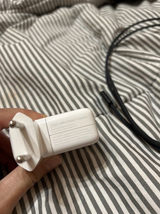 Apple adapter 70 W и магнитен кабел за новите серии