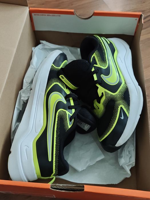 Маратонки.   Nike
